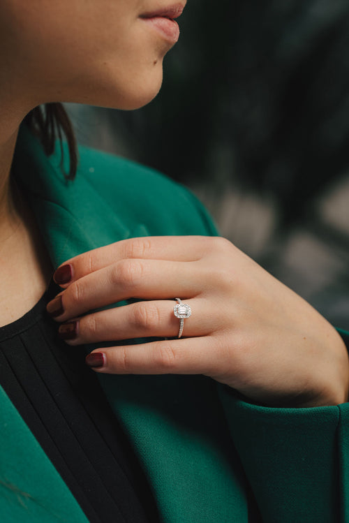 Bague en or blanc et diamants