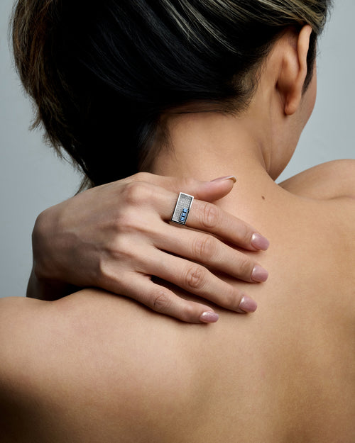 Bague en or blanc, saphir et diamants