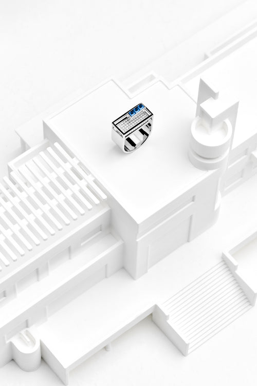 White gold, sapphire and diamond ring