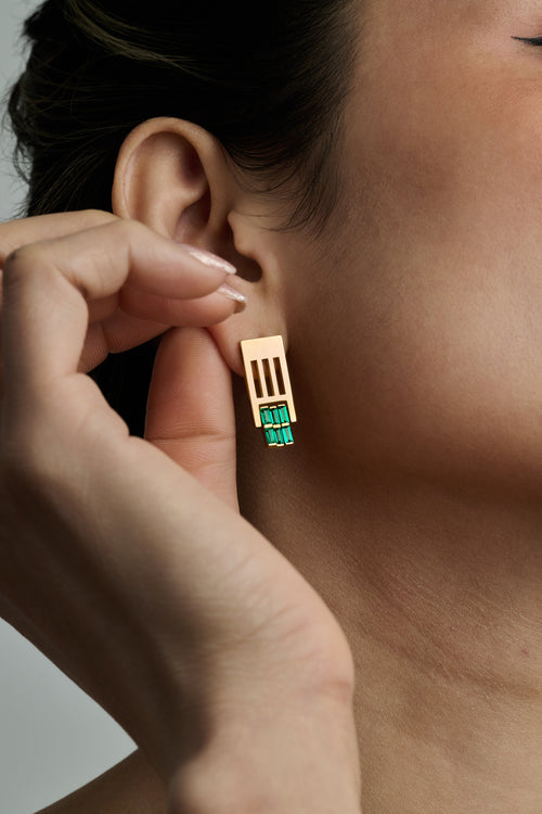 Boucles d'oreilles en or jaune et émeraudes