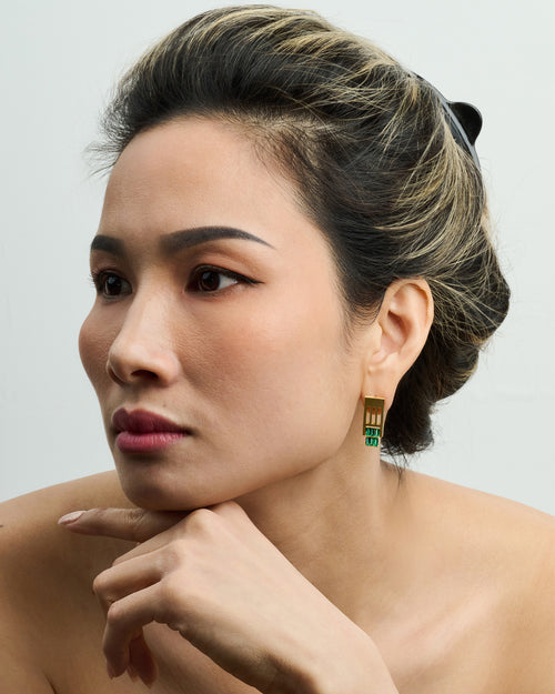 Boucles d'oreilles en or jaune et émeraudes