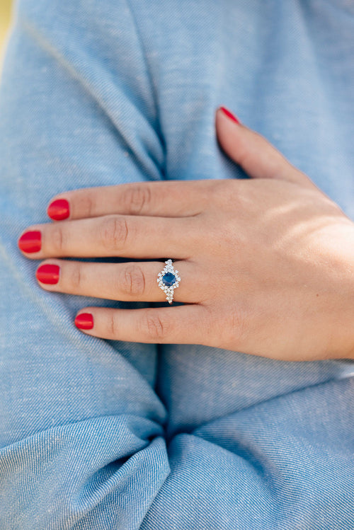 Bague en or blanc, saphir et diamants