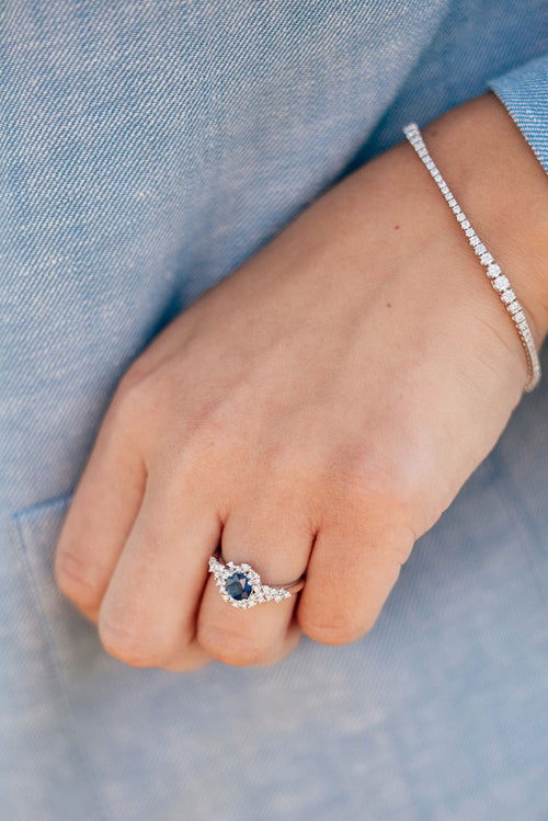 Bague en or blanc, saphir et diamants