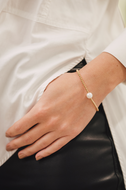 Rose gold and white pearl bracelet