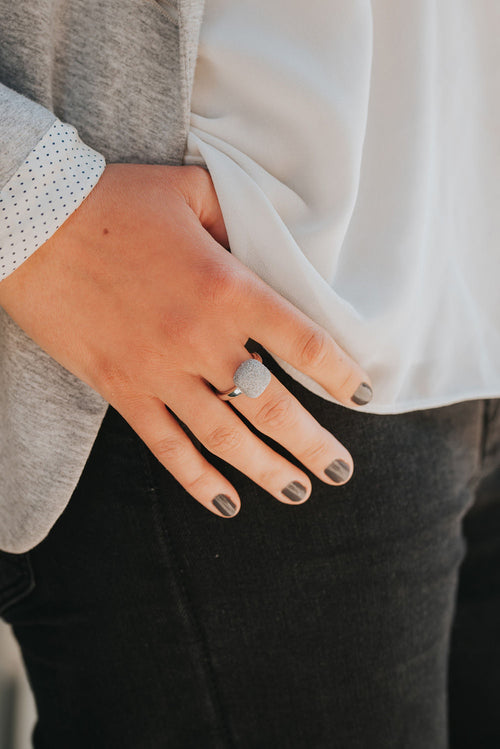 Bague de la marque Pesavento en argent massif et Polvere di Sagno argenté