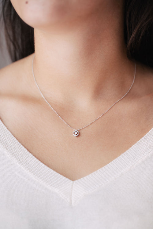 Pendentif en or blanc et diamants