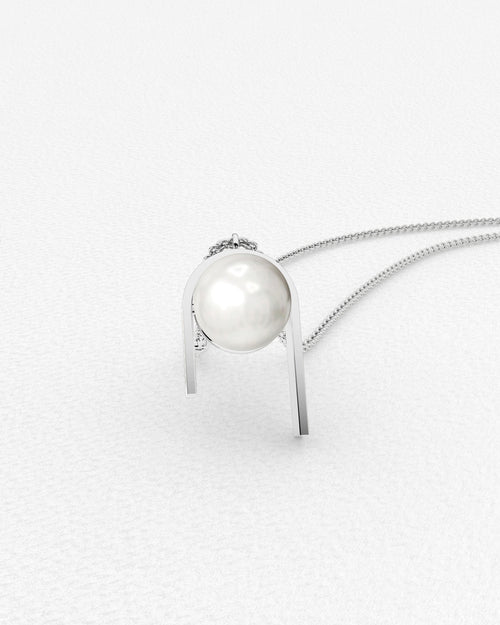 White gold necklace with South Sea pearl and diamonds
