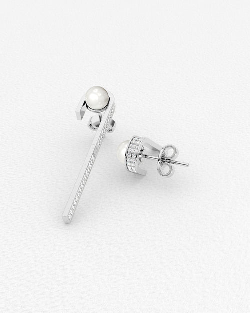 White gold earrings with Akoya pearls and diamonds