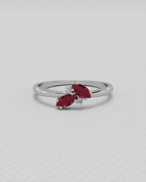 Bague en or jaune , diamants et rubis