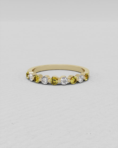 Bague en or jaune, saphir jaune et diamants
