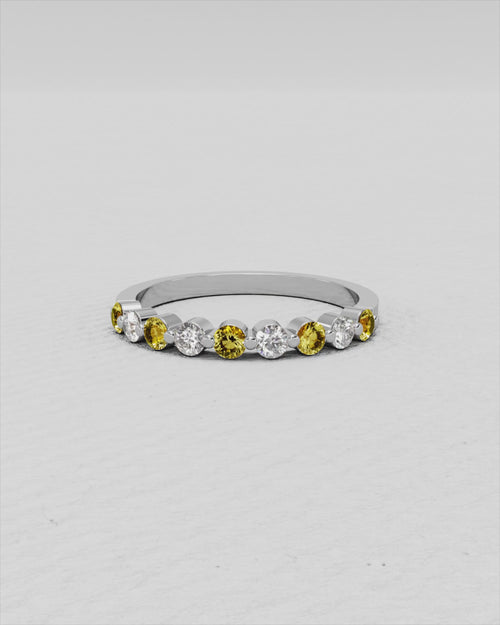 Bague en or jaune, saphir jaune et diamants