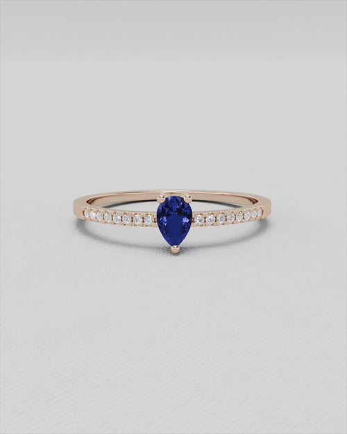 Bague en or blanc sertie de diamants et saphir