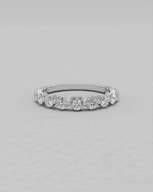 Bague en or blanc 18 kt de 1,71 gr sertie de diamants naturels non traités taille brillant de 0,78 ct F/VVS