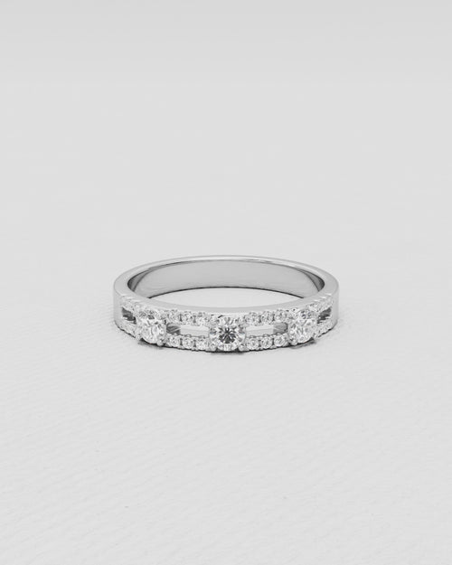 Bague en or blanc et diamants