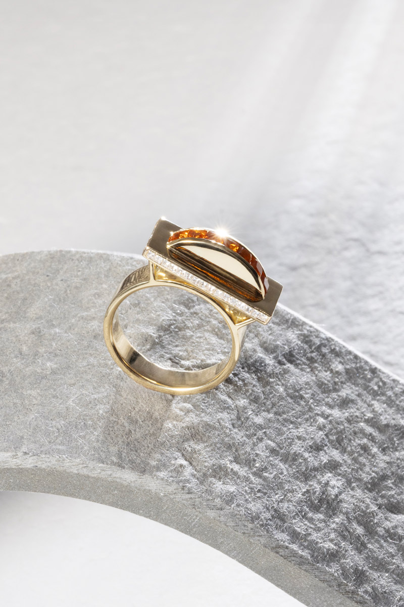 Bague Or jaune – Grenat mandarin – Diamants