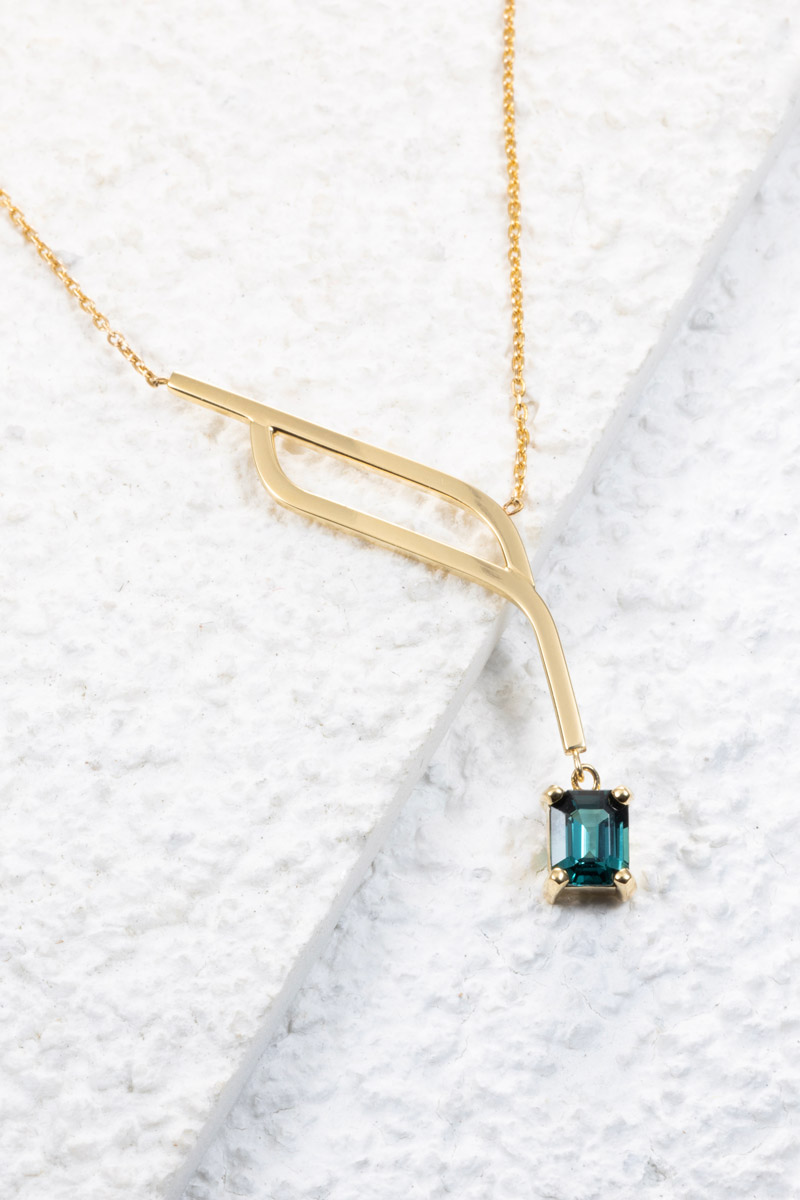 Golden pendant with Indigolite Tourmaline 